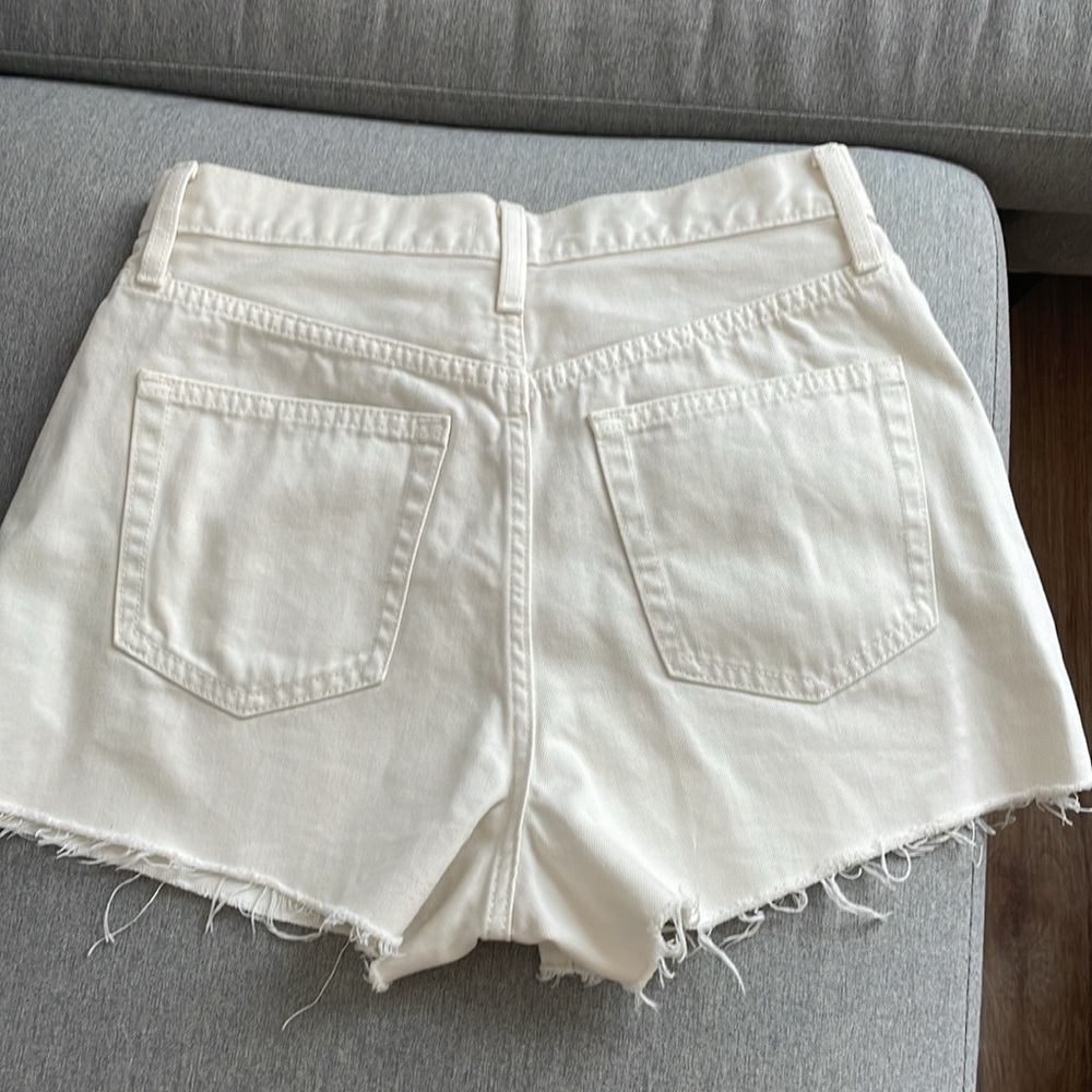 Uniqlo cream high rise denim shorts NWT - Picture 2 of 3